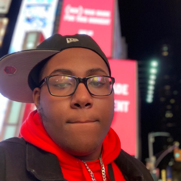 Meet your Posher, Carlton - Picture 1 of 1